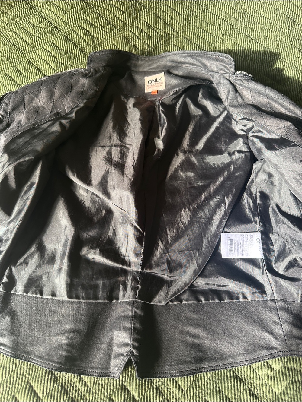 Only bomber jacket - Picture 4 of 6